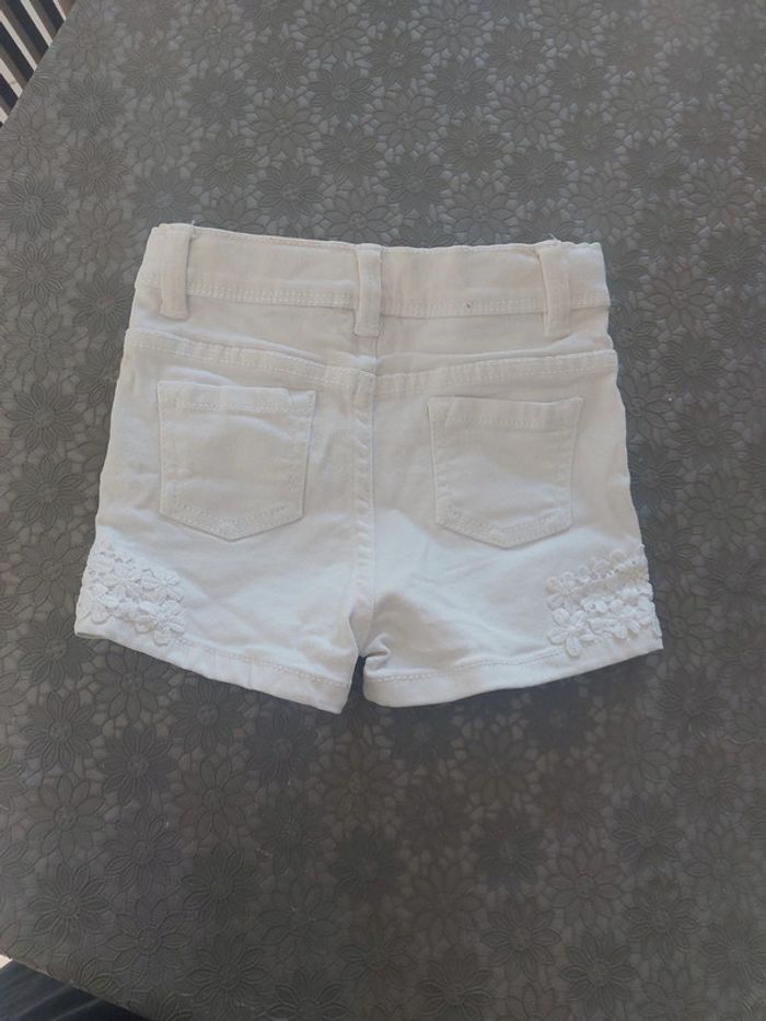 Short en jeans blanc fille bebe - photo numéro 3