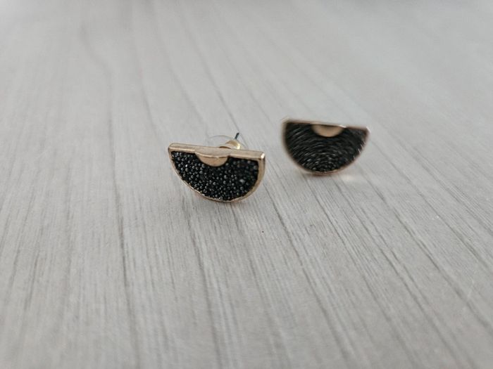 Boucle d'oreille puces noires