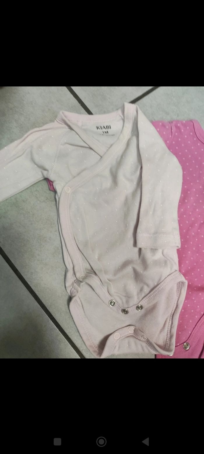 Lot de 5 body en un mois - photo numéro 2