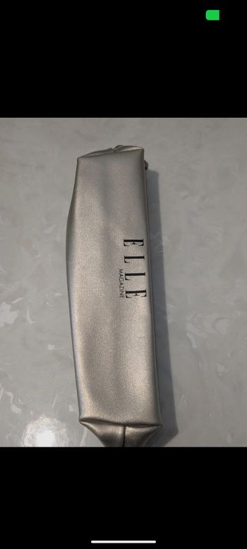 Magnifique trousse à maquillage Yves Rocher dorée.