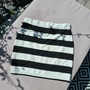 Jupe courte camaieu taille 38 rayures rayée noir blanche
