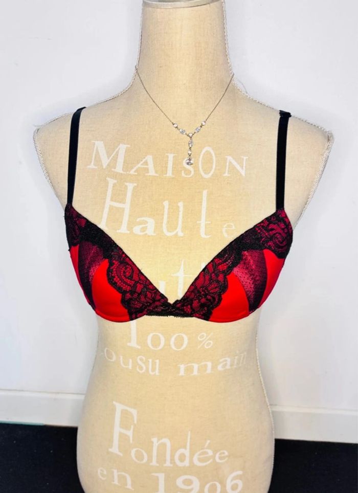 🌸 soutien gorge rouge avec dentelle noire 85 c