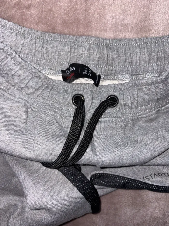 Pantalon de jogging femme gris Bershka taille XS en très bon état. - photo numéro 4