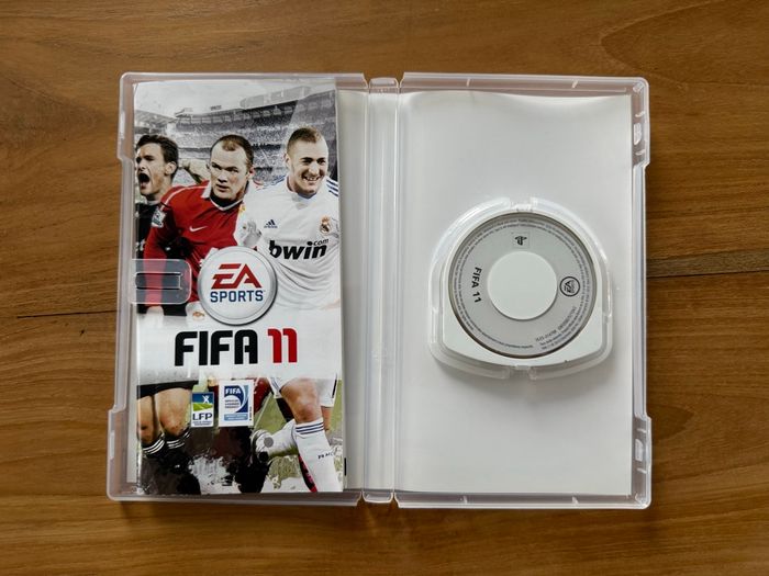 Lots de 2 jeu psp FIFA 11 et 13 - photo numéro 4