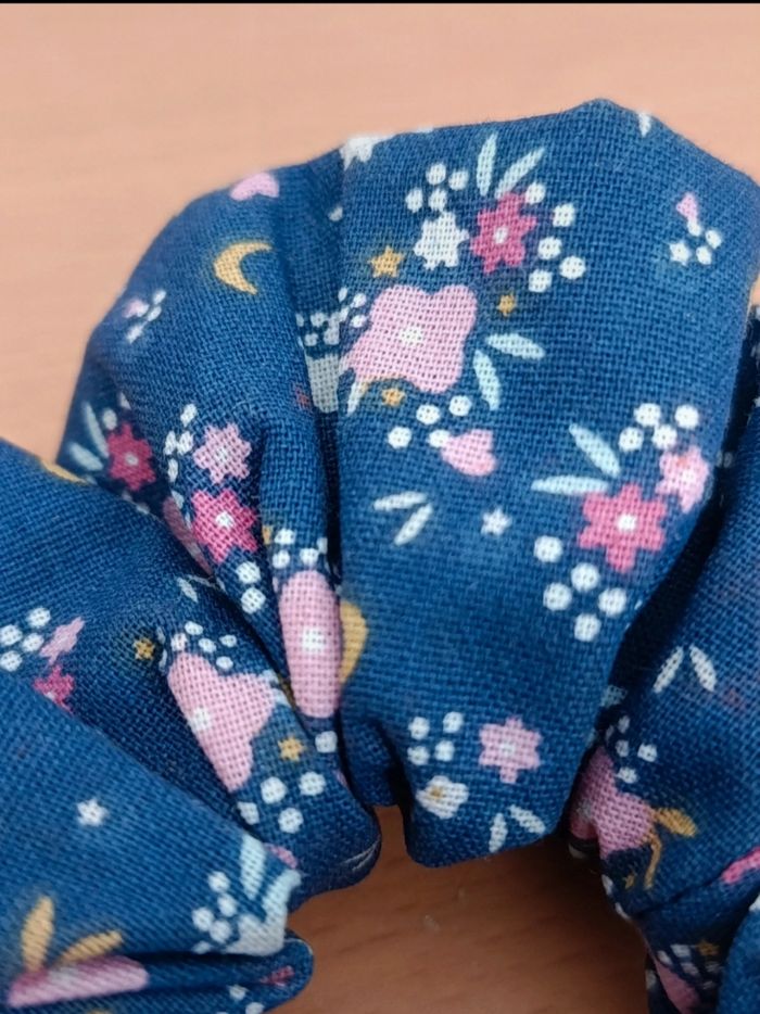 Chouchou élastique accessoire cheveux bleu a fleurs roses rétro vintage - photo numéro 2