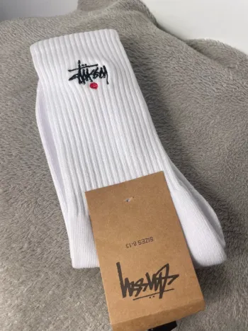 1 paire de chaussette stussy blanches 41/47