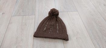 Bonnet brun avec petites pailettes, neuf, sans étiquette. Taille de 8 à 12 ans