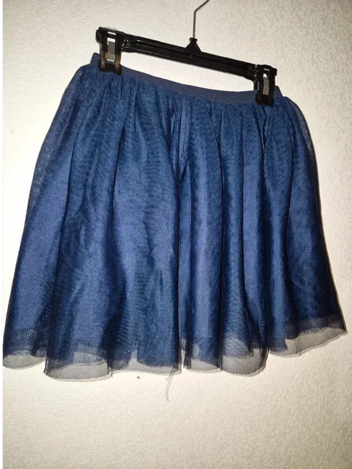 Jupe marine à paillettes effet voile en excellent état, t. 6/8 ans. - photo numéro 2