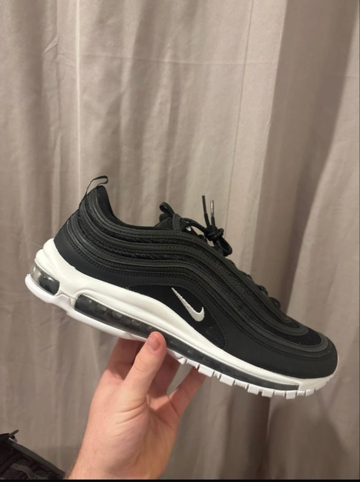 Air Max 97 noir et blanche - photo numéro 2