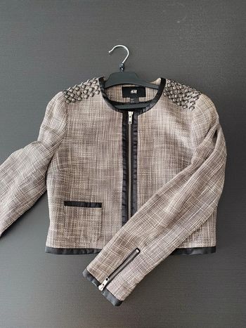 Veste tailleurs courte très classe taille 34