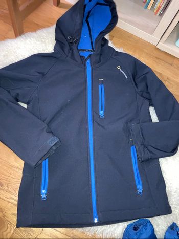 Veste à capuche, coupe-vent, Bermudes