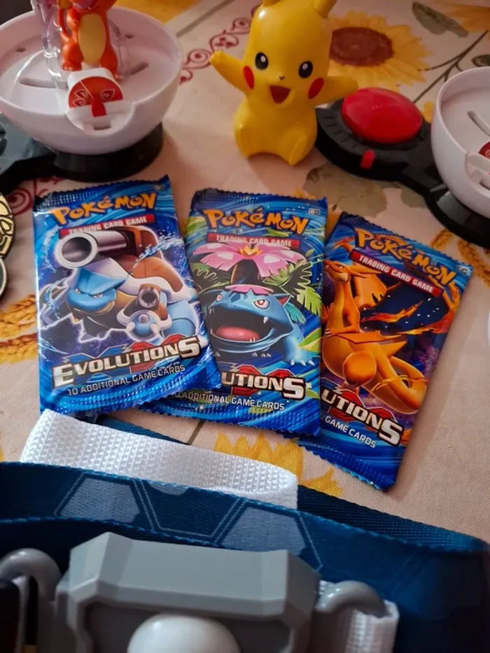 Magnifique lot de pokeball toupie avec figurine ceinture cartes pokemon neuve non officiel - photo numéro 4
