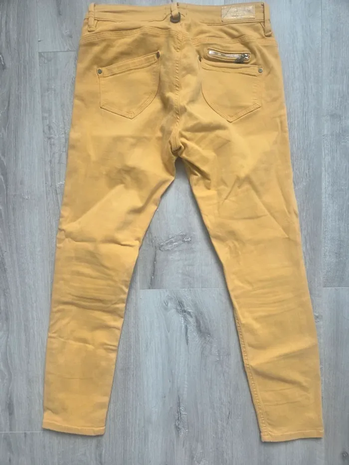 Jean jaune - photo numéro 2