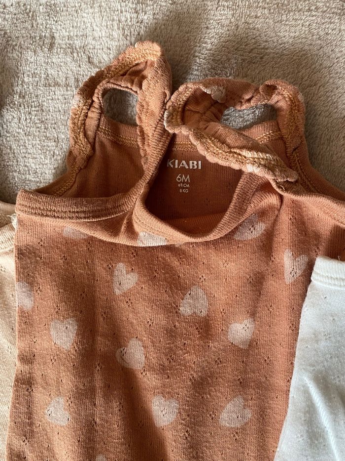 Lot de trois body débardeur - photo numéro 2