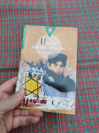 Uri Orlev, Une île, rue des Oiseaux