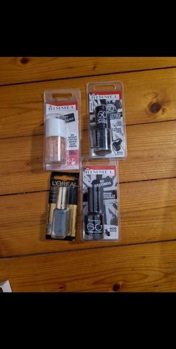 Lot de 4 vernis neufs sous blister