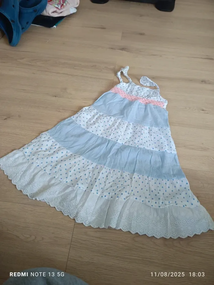 Magnifique robe bleu blanc rose taille 5 ans