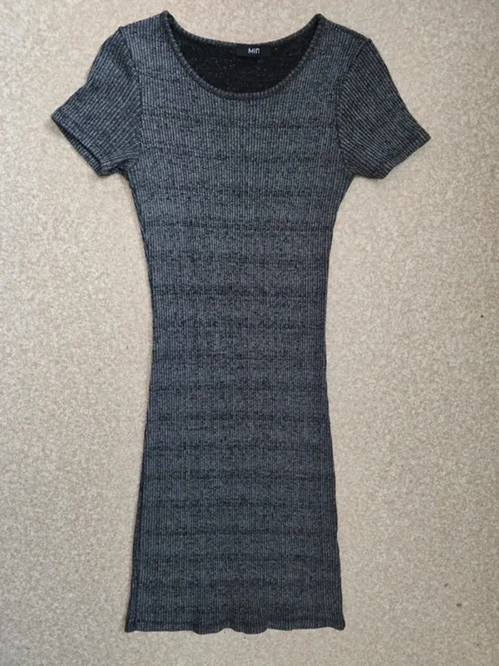 Robe grise et noir extensible
