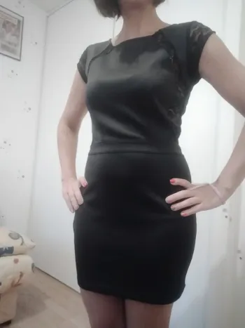 Robe courte. Noire. Femme . B&K style.
Taille M