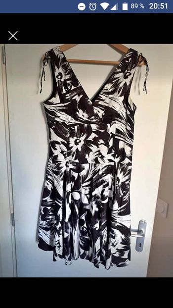 Robe noire et blanche