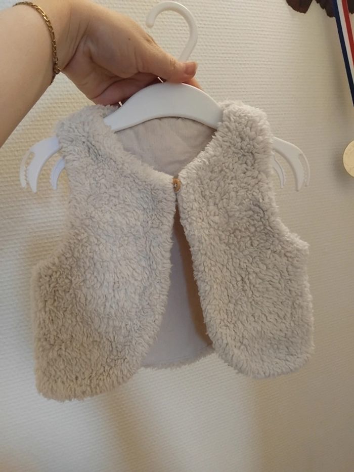 Tape à l'œil gilets fausse fourrure fille 9mois