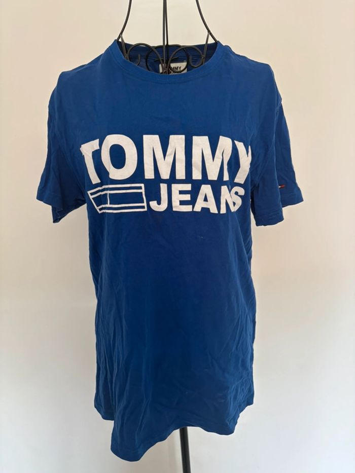 🚨 À vendre : T-shirt Tommy Jeans bleu cobalt 🚨