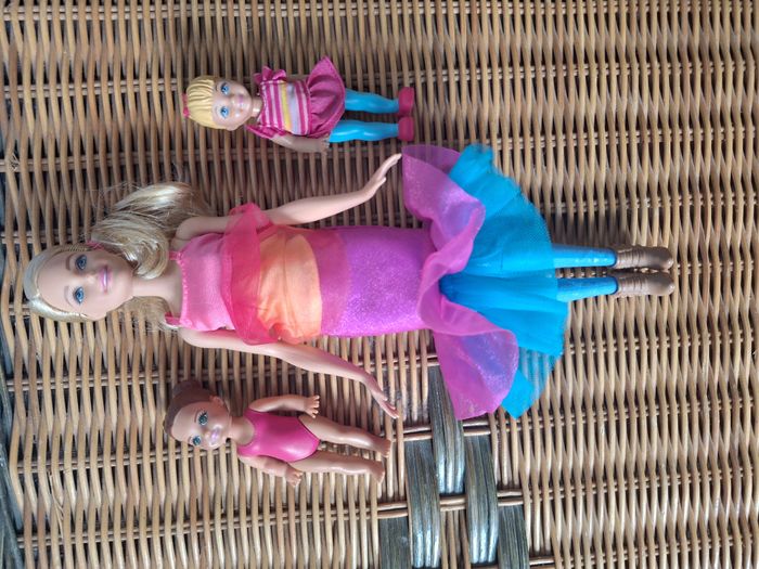 Barbie moderne et deux petites filles (neuves) - photo numéro 2