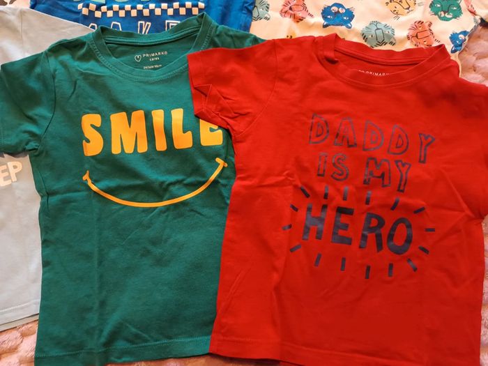 Lot 7 t shirt 24/36m Primark tbe - photo numéro 2