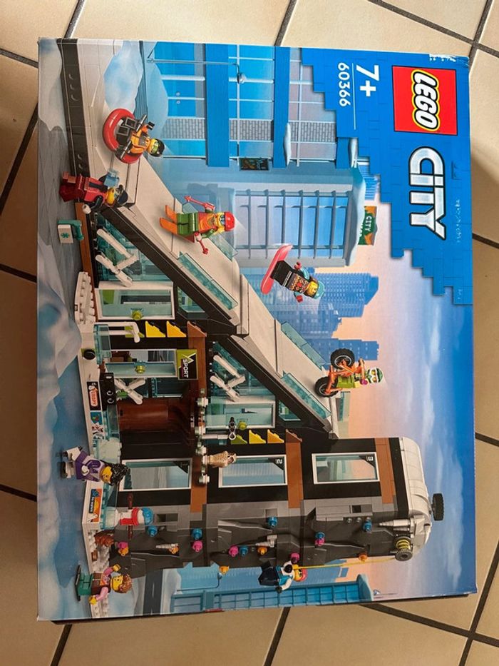 Lego City 60366 - Le complexe de ski et d'escalade