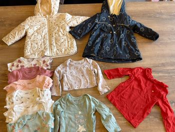 Lot vêtements fille taille 12  mois