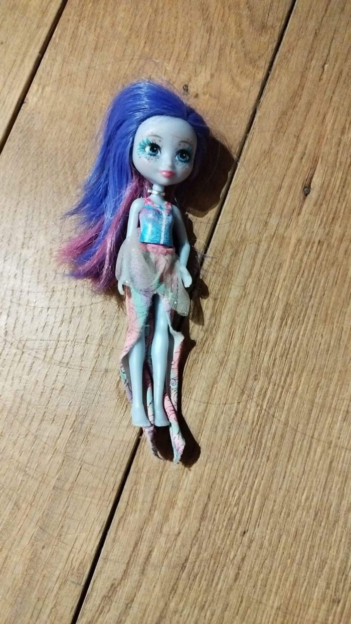 Poupée enchantimals