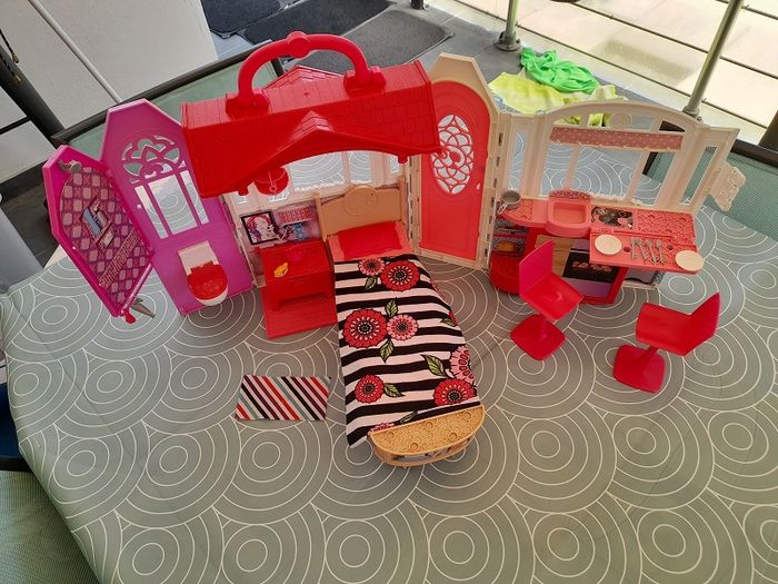 Maison Barbie transportable