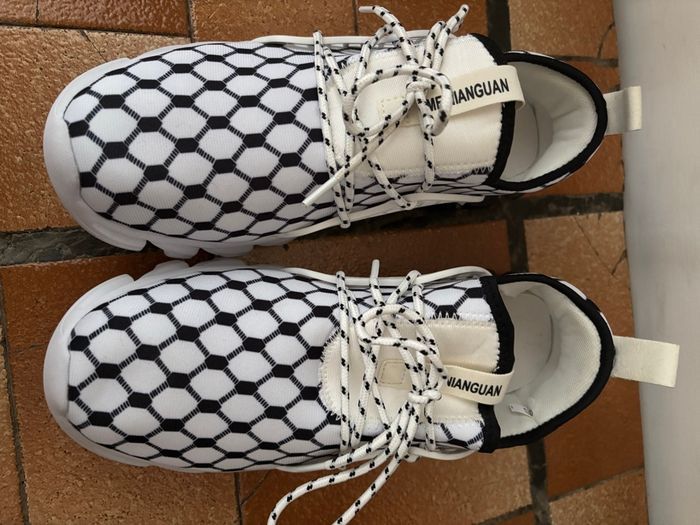 Baskets homme noires et blanches pointure 42