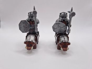 Figurines type lego 2 guerriers nains avec leur montures seigneur des anneaux / hobbit