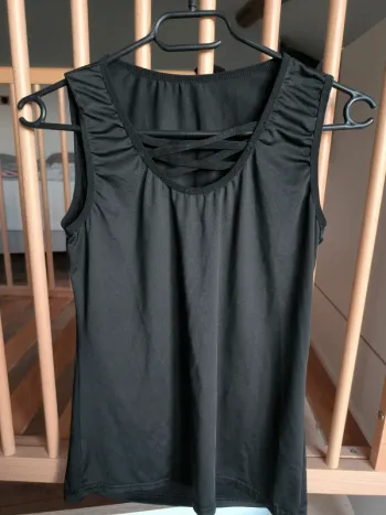 Débardeur top femme noir décolleté croisé laçage
