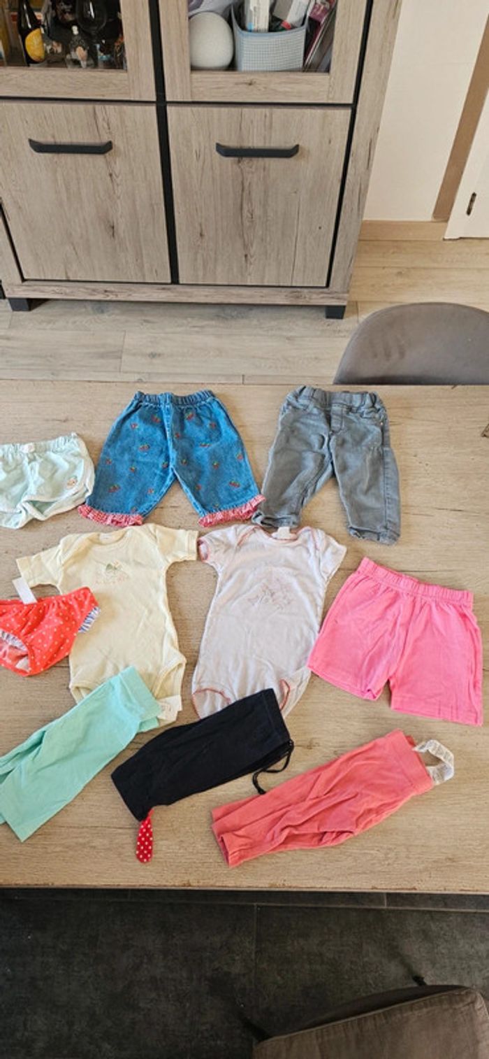 Lot de 38 vêtements fille printemps/été en 12 mois, très bon etat - photo numéro 15