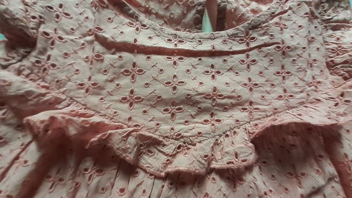 Tee-shirt rose à broderies anglaise - photo numéro 2