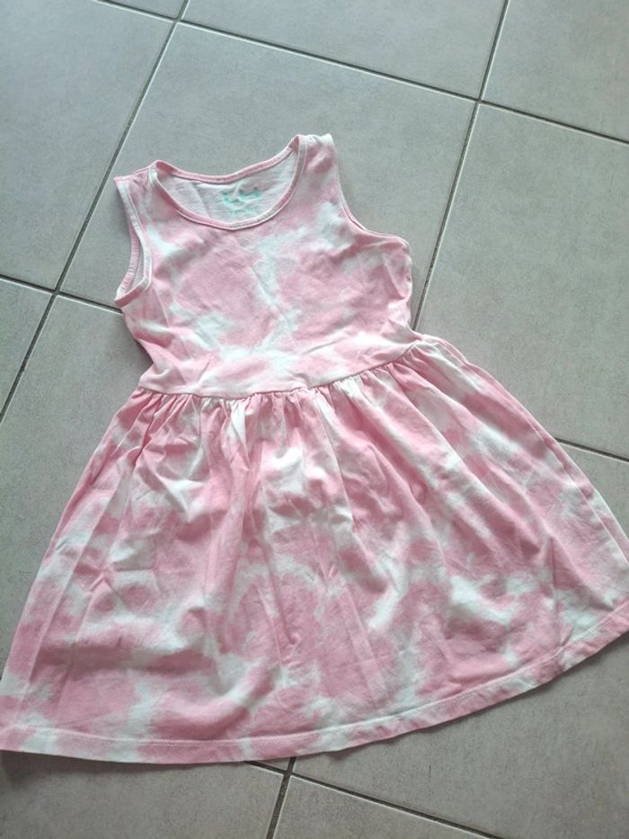 Robe rose et blanche