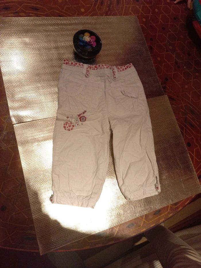Très beau pantalon blanc avec ornements fushia - photo numéro 4