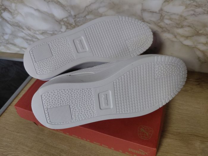 Superbe paire de baskets Puma blanches 🖤 - photo numéro 9