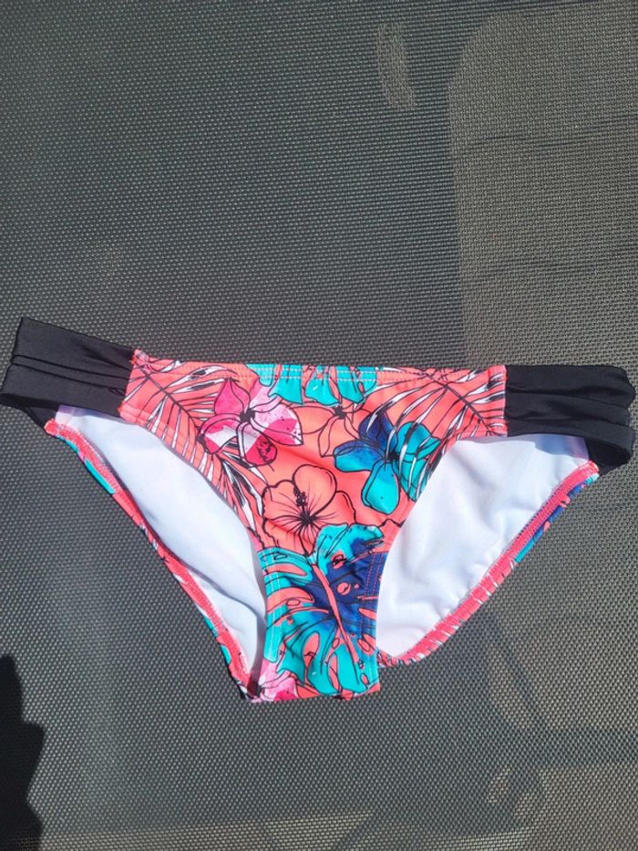 Superbe culotte de maillot de bain.
