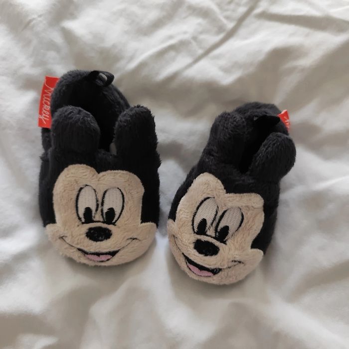Chaussons 6/9 mois Mickey