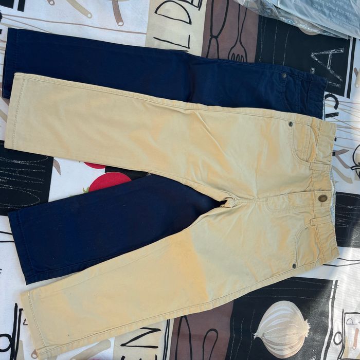 Deux pantalons neufs