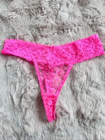 Jolie string rose