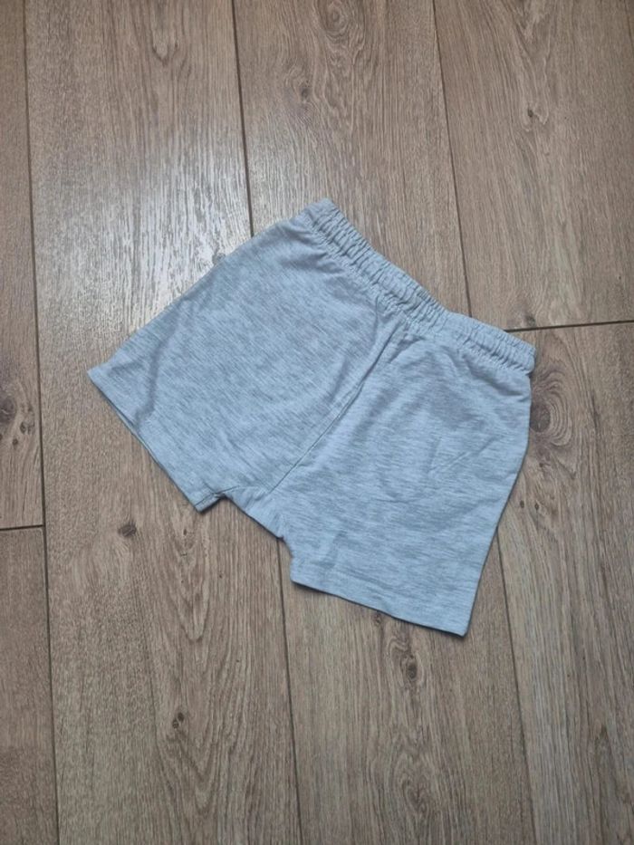 Short gris chiné "lulu castagnette " 3 ans en très bon état - photo numéro 2