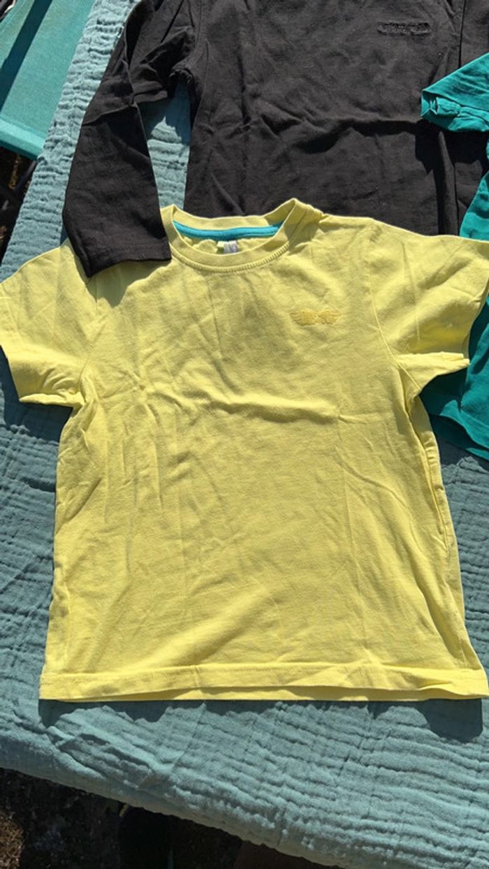 Lot de 3 tshirts 6 ans très bon état - photo numéro 2