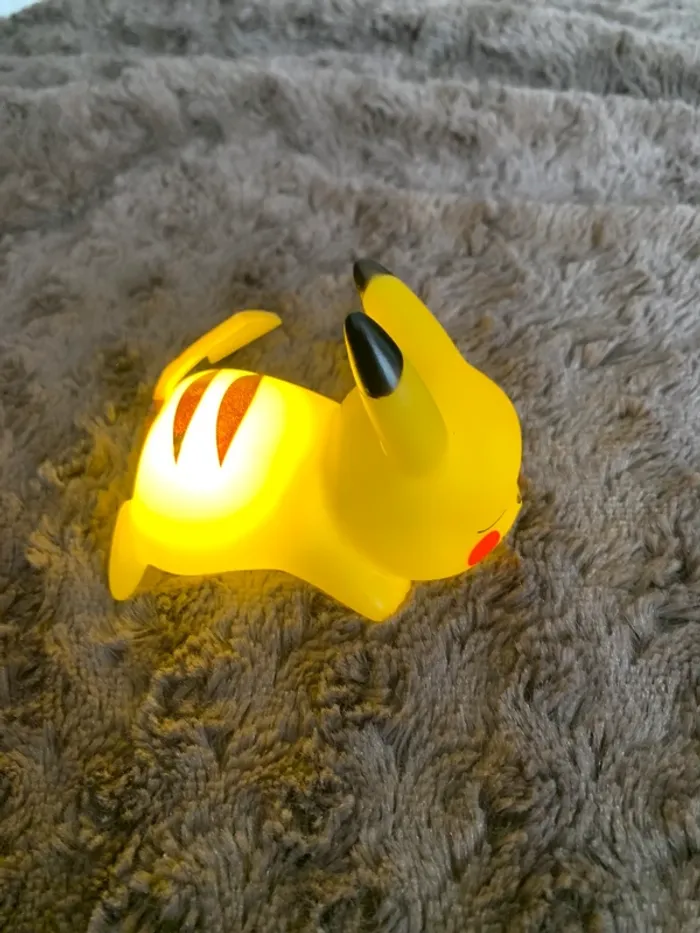 lampe Pikachu veilleuse piles incluses - photo numéro 9