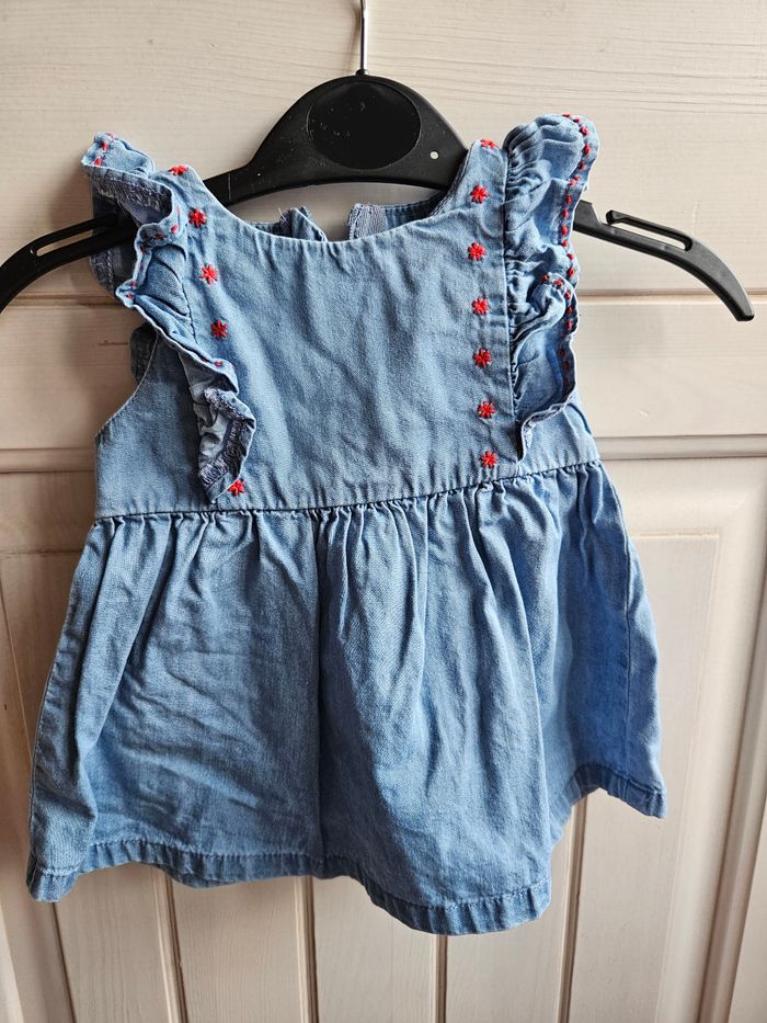 Robe Bébé Kiabi - Denim Léger Volants & Broderies T.1 Mois