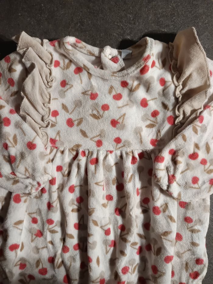 Pyjama cerises 12 mois - photo numéro 2