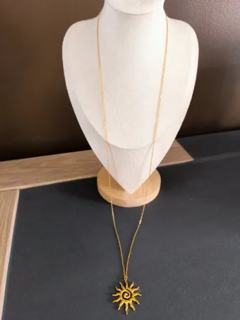 Sautoir ou collier long avec soleil